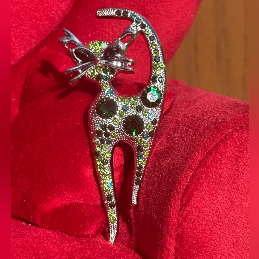 NWT! Sparkling Cat Green Rhinestone Brooch with Green Gems